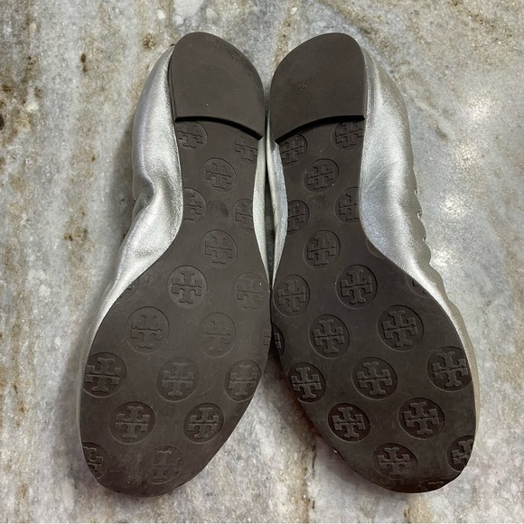 Tory Burch Silver Reva Tassel Ballet Flats Women’s - Picture 7 of 9